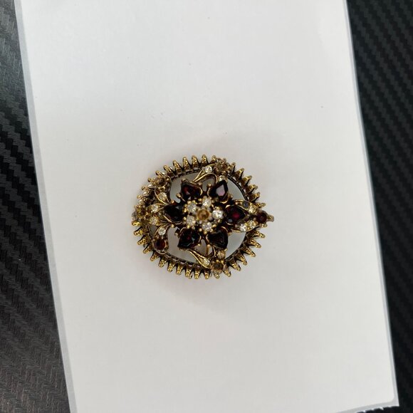 Vintage Gold Tone Round Brooch With Red & Clear Rhinestones Pearlized Stones - Picture 2 of 12